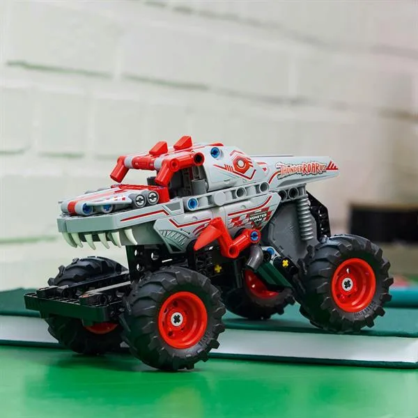 LEGO Technic Конструктор вантажівка з інерційним двигуном 232 деталі 26х14х9 см