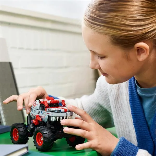 LEGO Technic Конструктор вантажівка з інерційним двигуном 232 деталі 26х14х9 см
