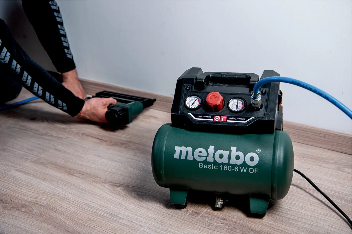Безмасляний повітряний компресор Metabo BASIC 160-6 W OF, 900 Вт, об'єм 6 л, продуктивність 160 л/хв, тиск 8 бар, вага 8.4 кг.