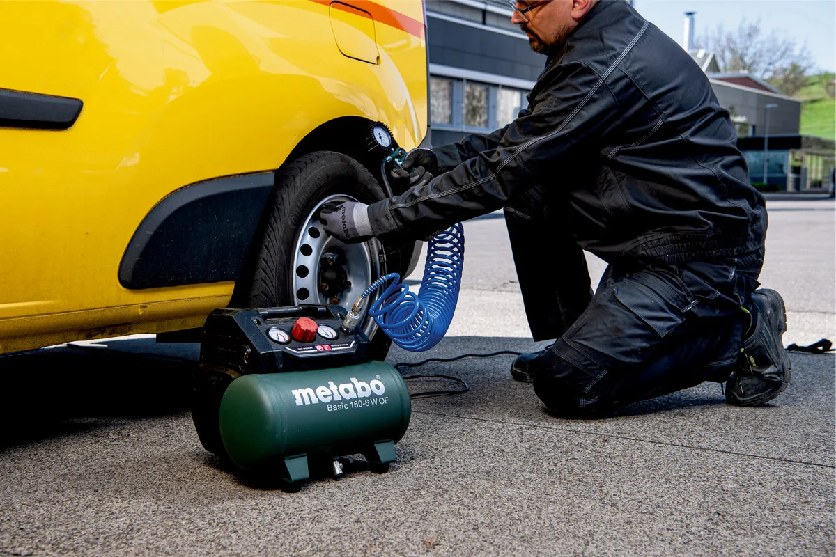 Безмасляний повітряний компресор Metabo BASIC 160-6 W OF, 900 Вт, об'єм 6 л, продуктивність 160 л/хв, тиск 8 бар, вага 8.4 кг.