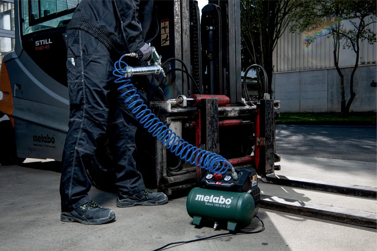 Безмасляний повітряний компресор Metabo BASIC 160-6 W OF, 900 Вт, об'єм 6 л, продуктивність 160 л/хв, тиск 8 бар, вага 8.4 кг.