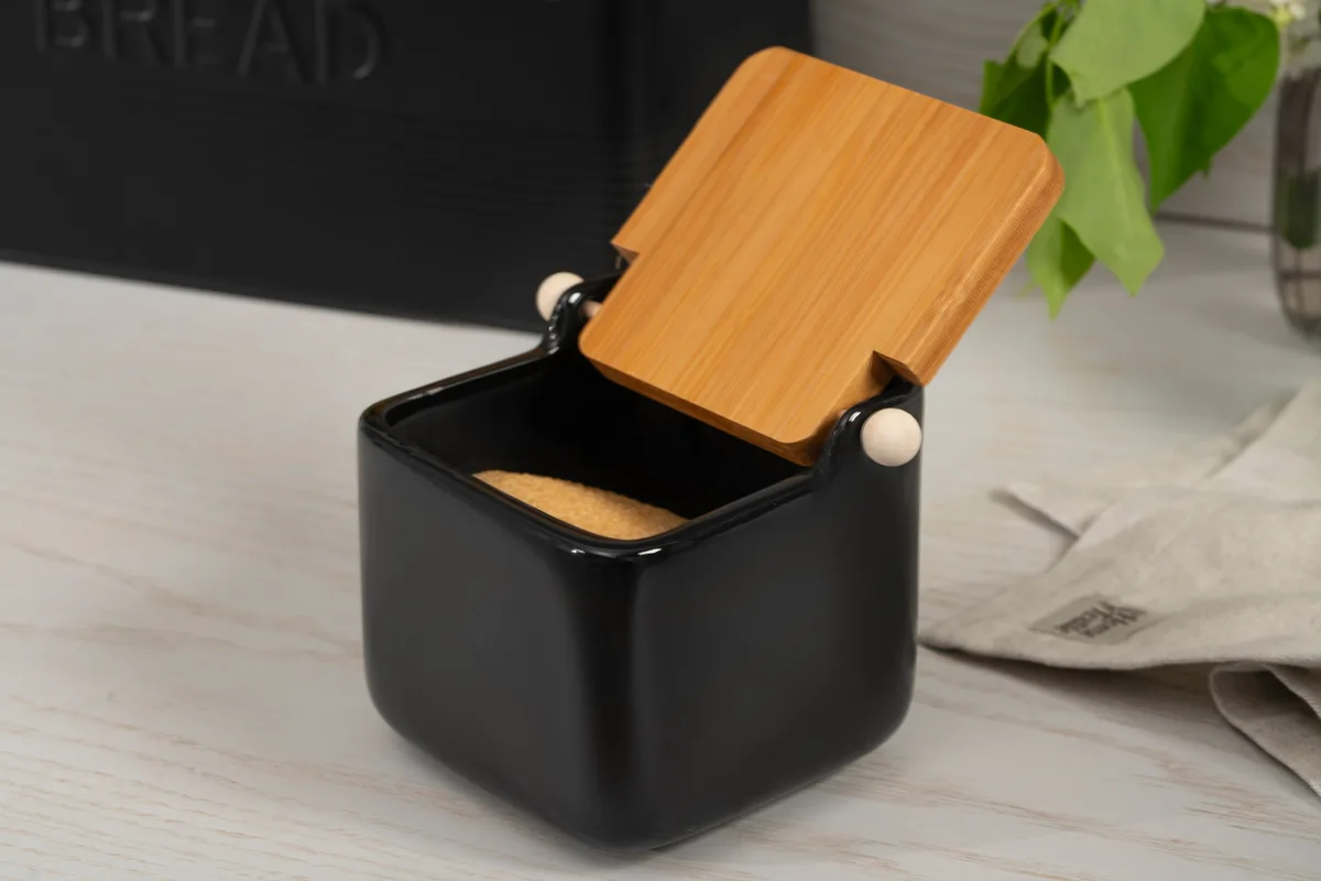 Цукорниця ARDESTO Midori, 12х12х11 см, 840 мл, кераміка з бамбуковою кришкою, чорна.