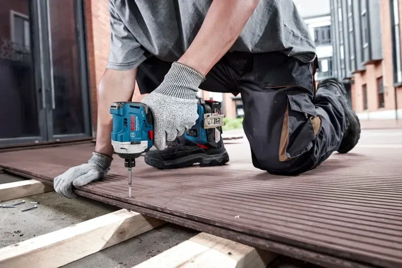 Акумуляторний ударний гвинтоверт Bosch Professional GDR 18V-215, 18В, 215Нм, 3800об/хв, для гвинтів M6-M16, кейс, 1кг, без батареї