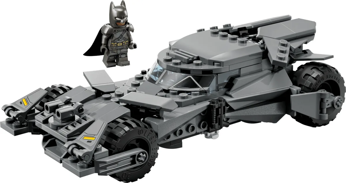 Конструктор LEGO Super Heroes сірий Бетмобіль 9+ для хлопчиків і дівчаток
