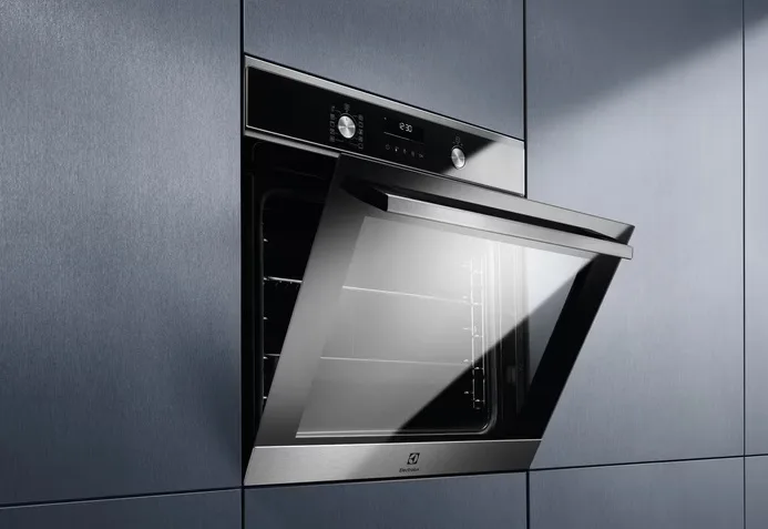 Електрична духова шафа Electrolux, 65 л, клас енергоефективності A+, з дисплеєм, конвекційним нагрівом, піролізним очищенням та те