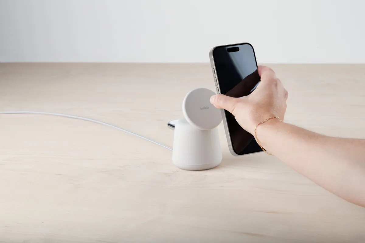 Зарядное устройство беспроводное Belkin 2в1 MagSafe для iPhone/Watch/AirPods, Sand Mass