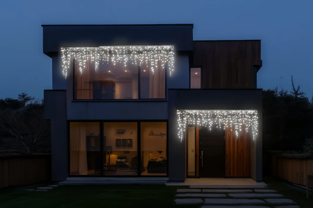 Гірлянда світлодіодна бахрома 36 м 600 LED чорний провід білий