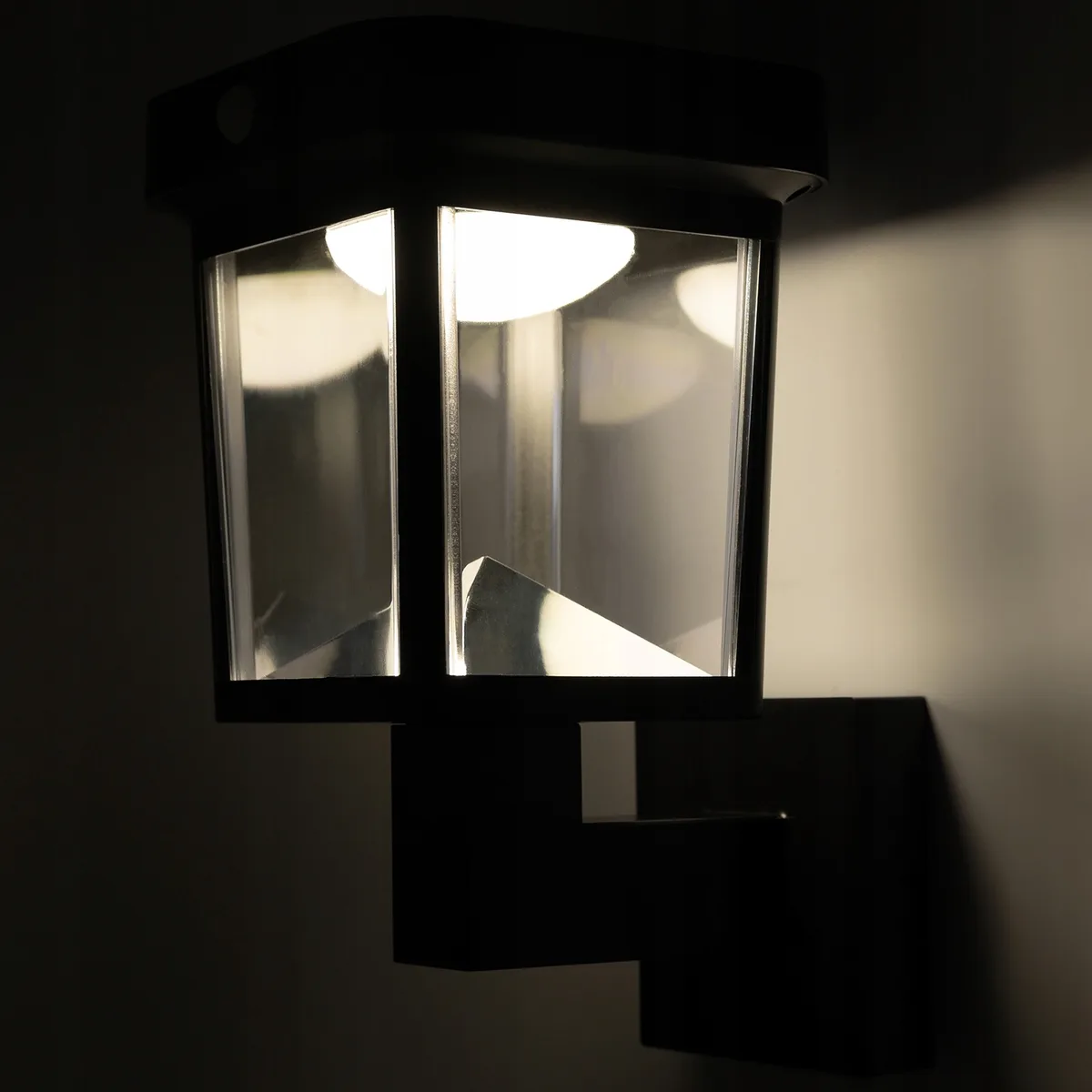 Сонячний LED-світильник LumiLED пластик 120х120х50 мм білий