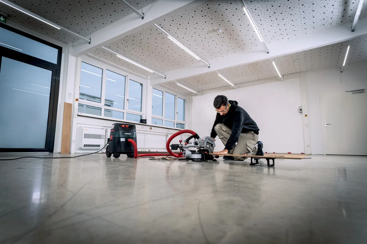Пила торцювальна Metabo 1200 Вт диск 215 мм електрична з протяжкою