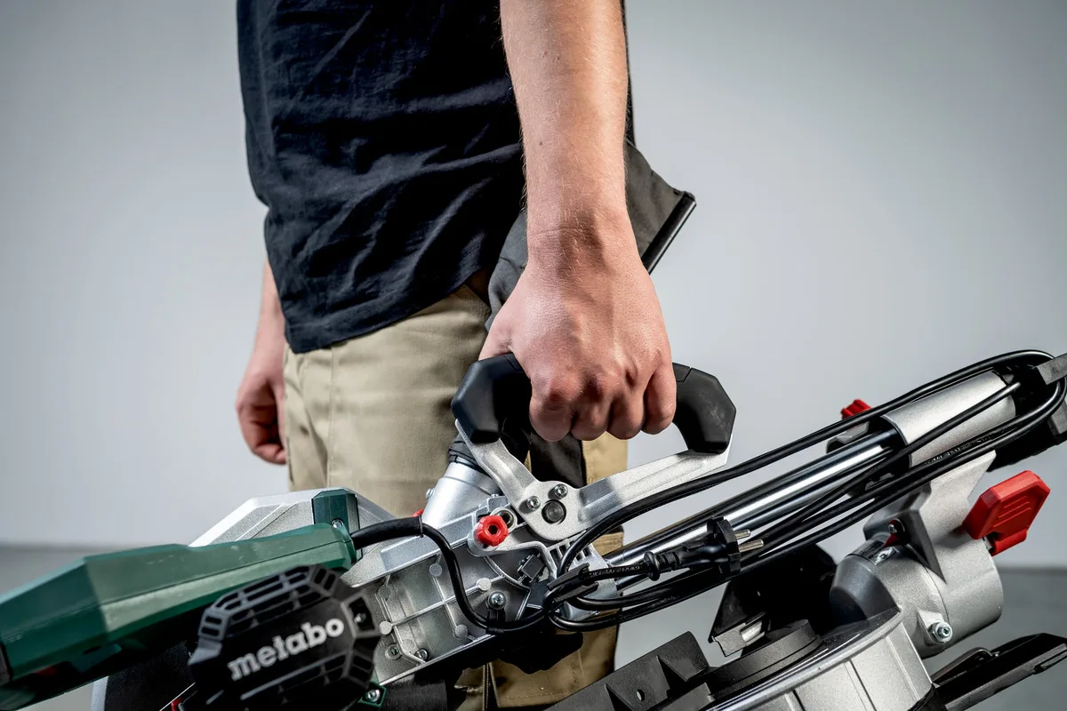Пила торцювальна Metabo 1200 Вт диск 215 мм електрична з протяжкою