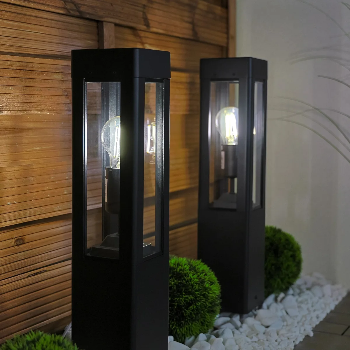 Садовий світильник LumiLED металевий 50 см чорний