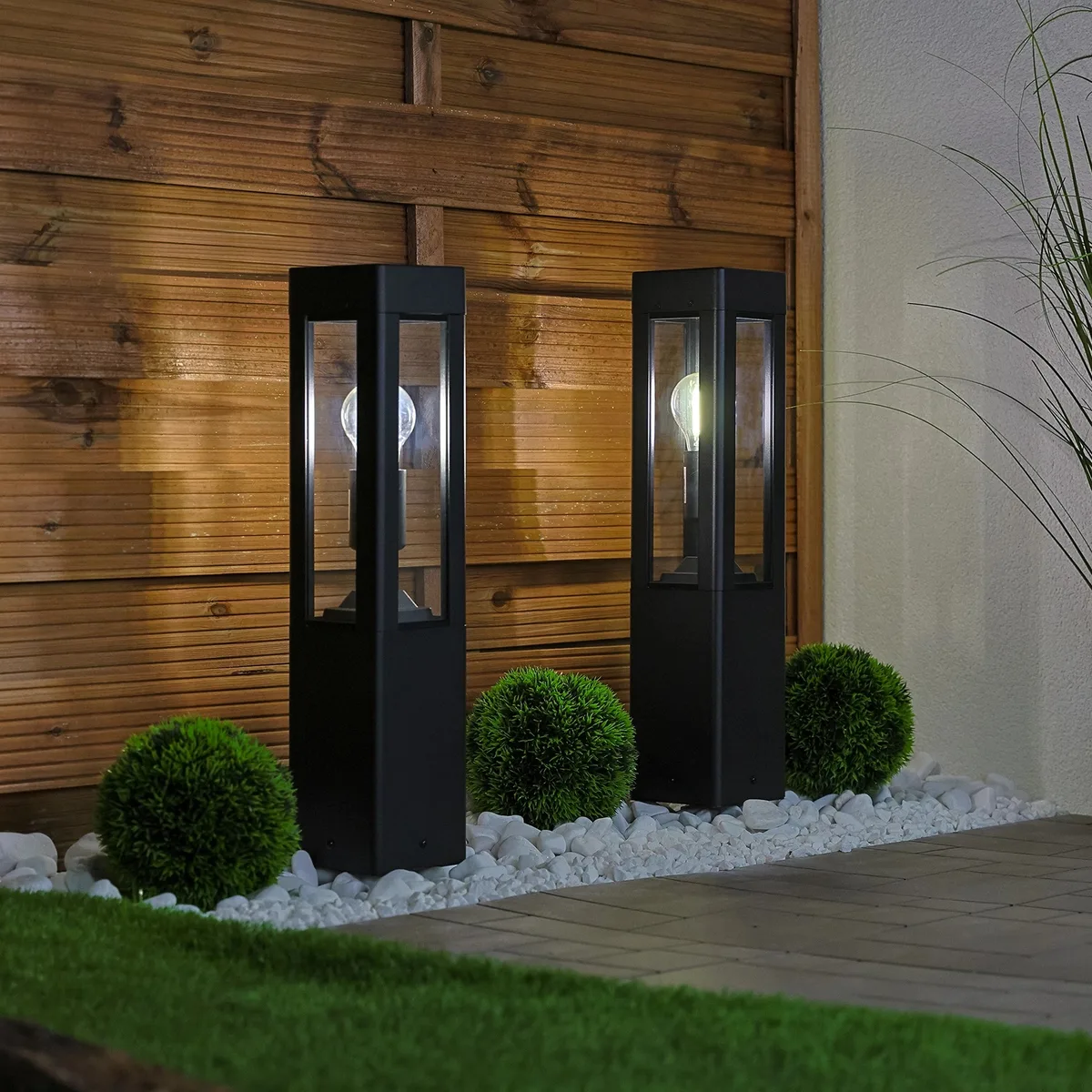 Садовий світильник LumiLED металевий 50 см чорний