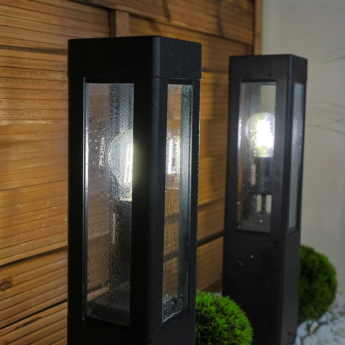 Садовий світильник LumiLED металевий 50 см чорний