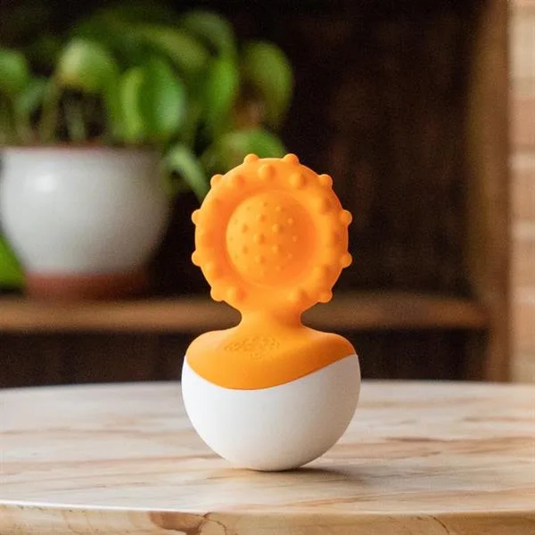 Прорізувач-неваляшка Fat Brain Toys харчовий силікон 6х6х12 см помаранчевий