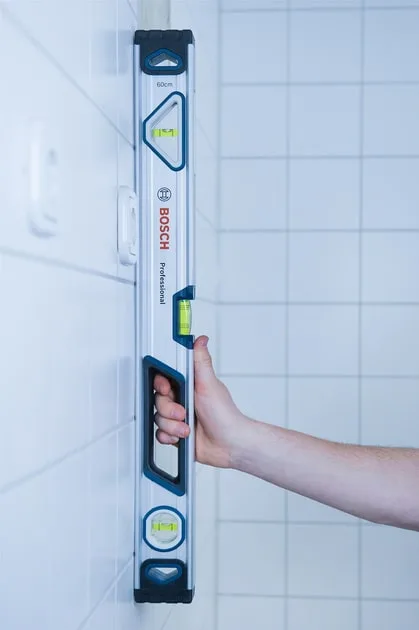 Рівень Bosch Professional 60 см, 3 бульбашки, алюмінієвий корпус, зручні ручки.
