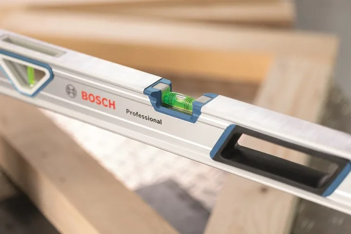 Рівень Bosch Professional 60 см, 3 бульбашки, алюмінієвий корпус, зручні ручки.
