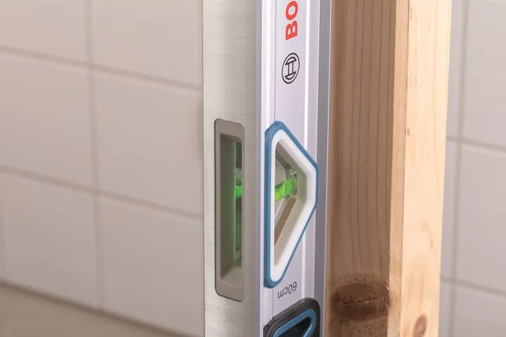 Рівень Bosch Professional 60 см, 3 бульбашки, алюмінієвий корпус, зручні ручки.