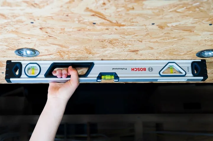 Рівень Bosch Professional 60 см, 3 бульбашки, алюмінієвий корпус, зручні ручки.