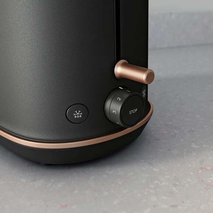 Тостер Electrolux 980 Вт, металевий, чорного кольору.