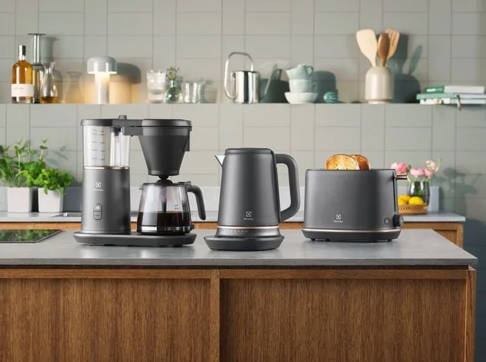 Тостер Electrolux 980 Вт, металевий, чорного кольору.