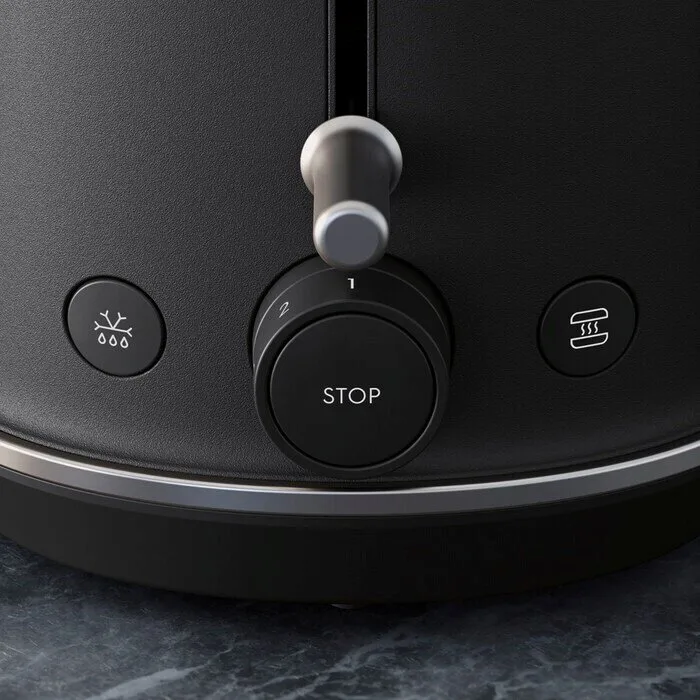 Тостер Electrolux 980 Вт, металевий, чорного кольору.