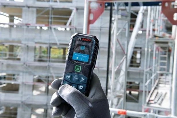 Лазерний далекомір Bosch Professional GLM 50-25 G, діапазон 0.05–50м, точність ±1.5мм/м, з чохлом, вага 0.2кг.