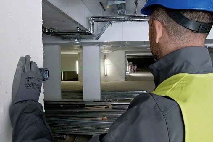 Лазерний далекомір Bosch Professional GLM 50-25 G, діапазон 0.05–50м, точність ±1.5мм/м, з чохлом, вага 0.2кг.