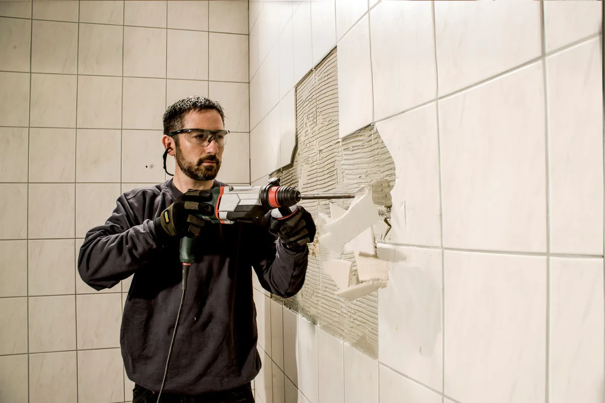 Перфоратор Metabo KHE 2860 Quick SDS-plus 880Вт з пластиковим кейсом, змінним патроном, вага 3.1кг.