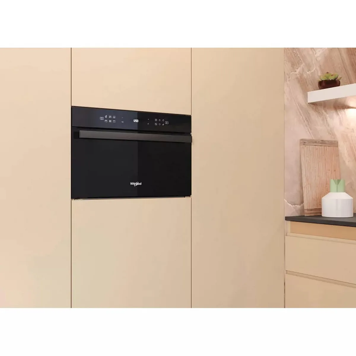 Вбудована мікрохвильова піч Whirlpool, 31 л, електронне управління, 1000 Вт, гриль, дисплей, чорного кольору.