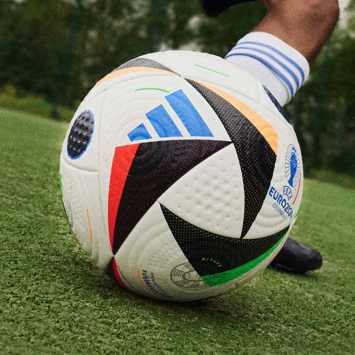 Футбольний м'яч Adidas поліуретан розмір 5 мультиколірний
