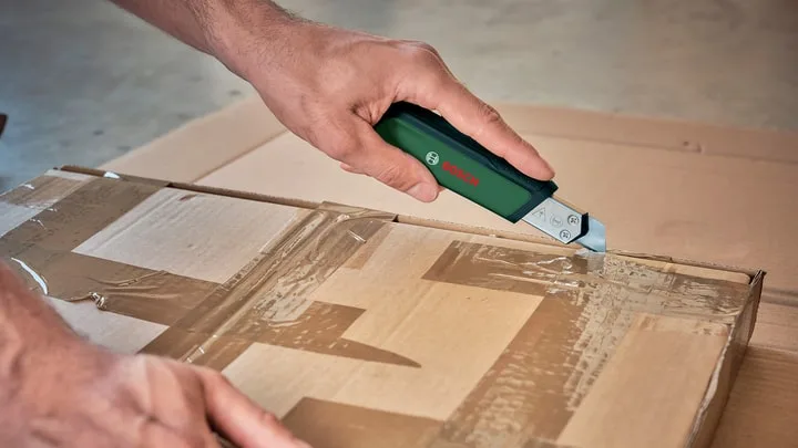 Ніж Bosch 18 мм сегментоване лезо для точного різання з пластиковим корпусом ергономічний ніж для будівництва