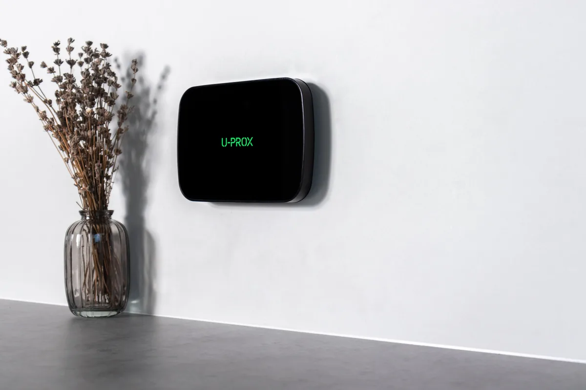 Інтелектуальна централь U-Prox MPX LE Black, ethernet, wi-fi, 2 LTE, фотоверифікація, бездротова, чорний
