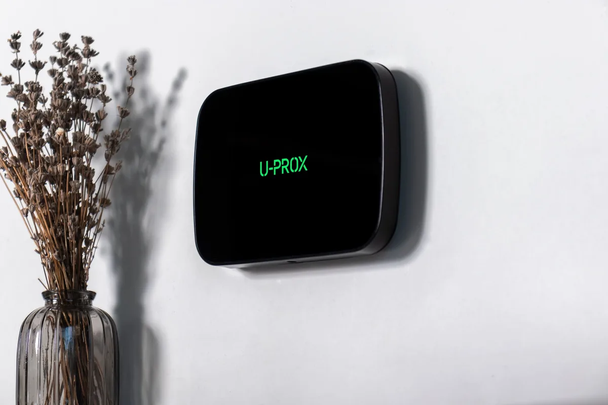 Інтелектуальна централь U-Prox MPX LE Black, ethernet, wi-fi, 2 LTE, фотоверифікація, бездротова, чорний