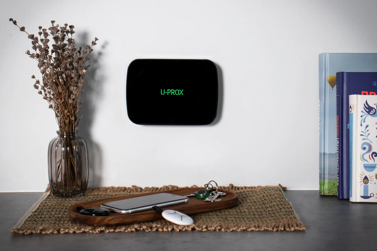 Інтелектуальна централь U-Prox MPX LE Black, ethernet, wi-fi, 2 LTE, фотоверифікація, бездротова, чорний
