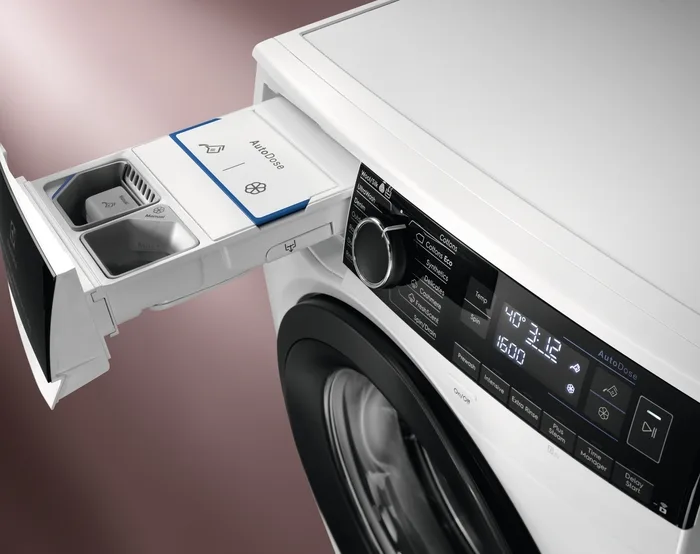 Стиральная машина Electrolux инверторная 9кг 1400 об/мин белая SensiCare