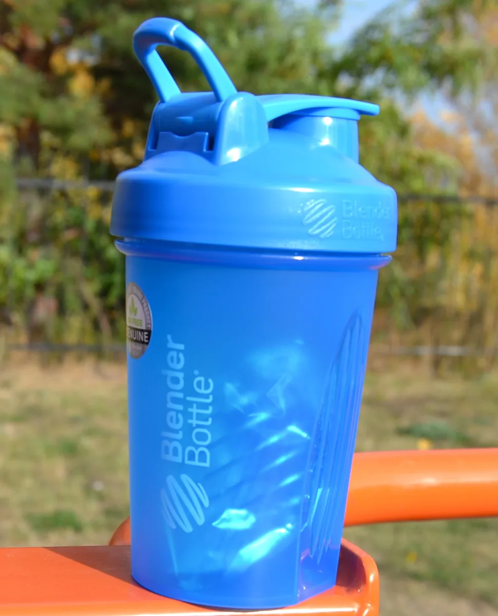 Шейкер спортивний BlenderBottle Tritan 590 мл Блакитний