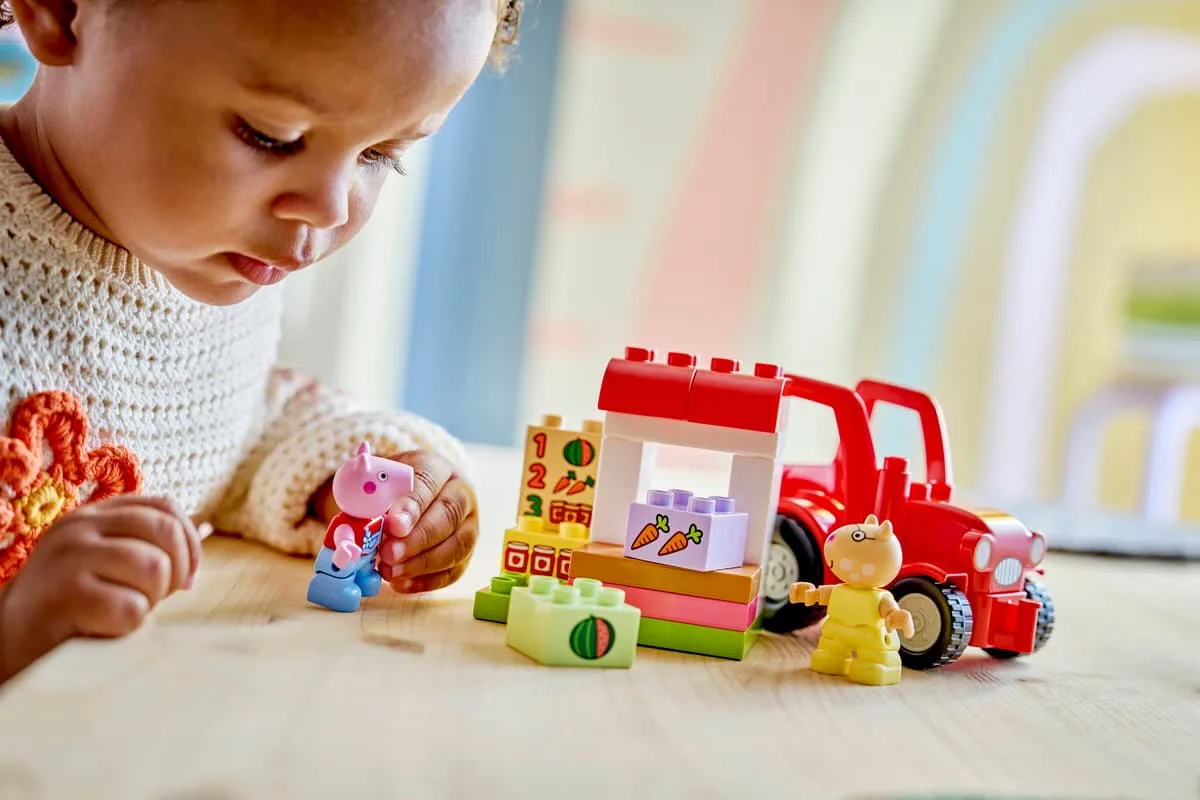 Конструктор LEGO DUPLO Peppa Pig Трактор 2+ років різнокольоровий