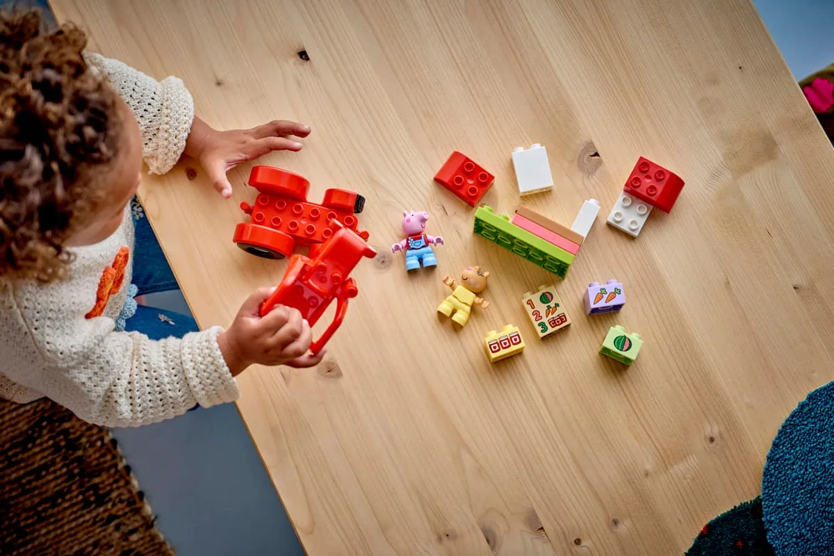 Конструктор LEGO DUPLO Peppa Pig Трактор 2+ років різнокольоровий
