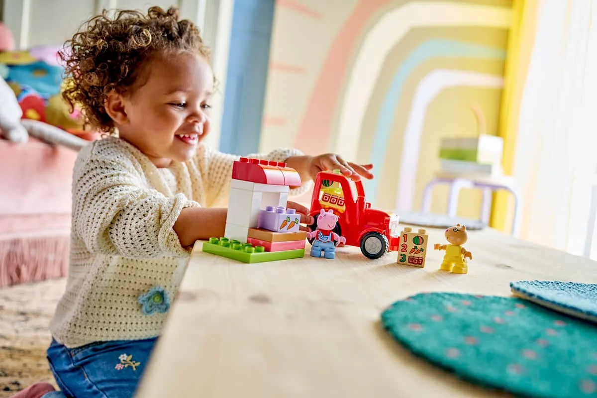 Конструктор LEGO DUPLO Peppa Pig Трактор 2+ років різнокольоровий