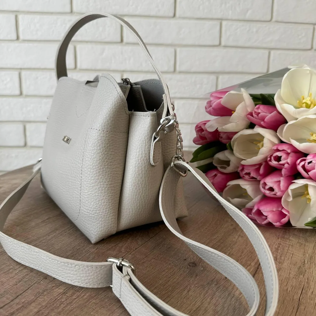 Мини-сумка Zara женская серого цвета экокожа 20х21,5х12 см с плечевым ремнем