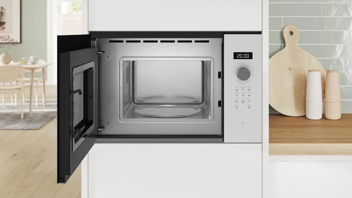 Мікрохвильова піч Bosch вбудована 20л 800Вт біла з електронним керуванням
