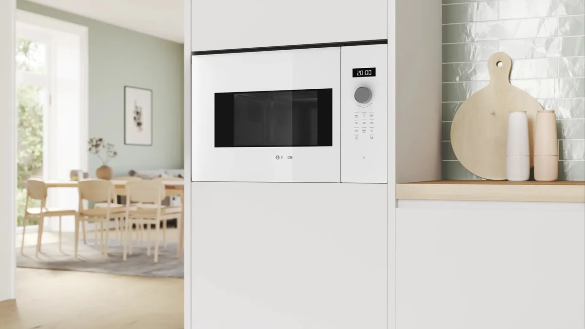 Мікрохвильова піч Bosch вбудована 20л 800Вт біла з електронним керуванням