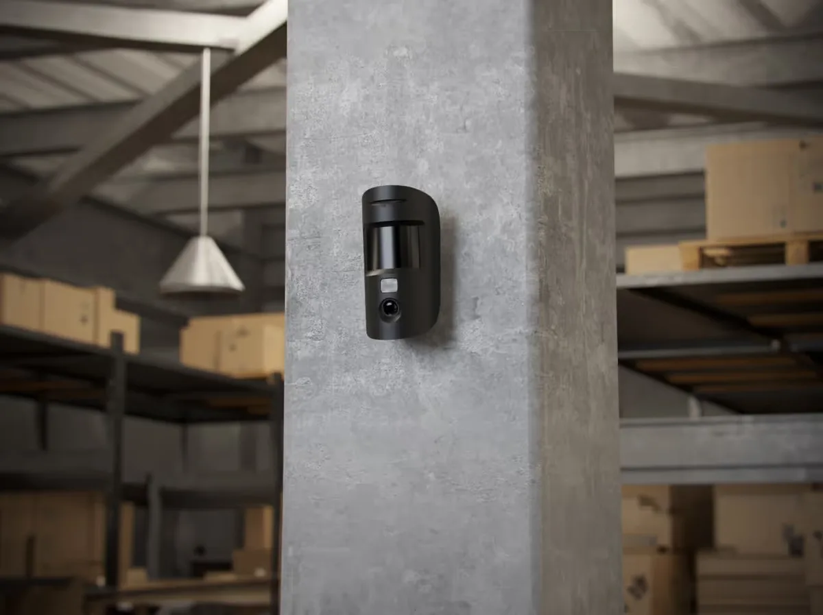 Датчик руху з покращеною фотофіксацією Ajax HDR MotionCam, Jeweller, бездротовий, чорний