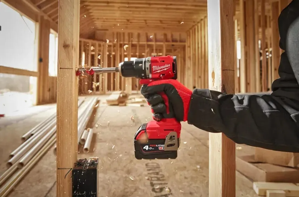 Акумуляторний шуруповерт-дриль Milwaukee М18 BLPDRC-422С 18В 1х2А·год 1х4А·год 60Нм 500·1700об/хв ЗП M12-18C