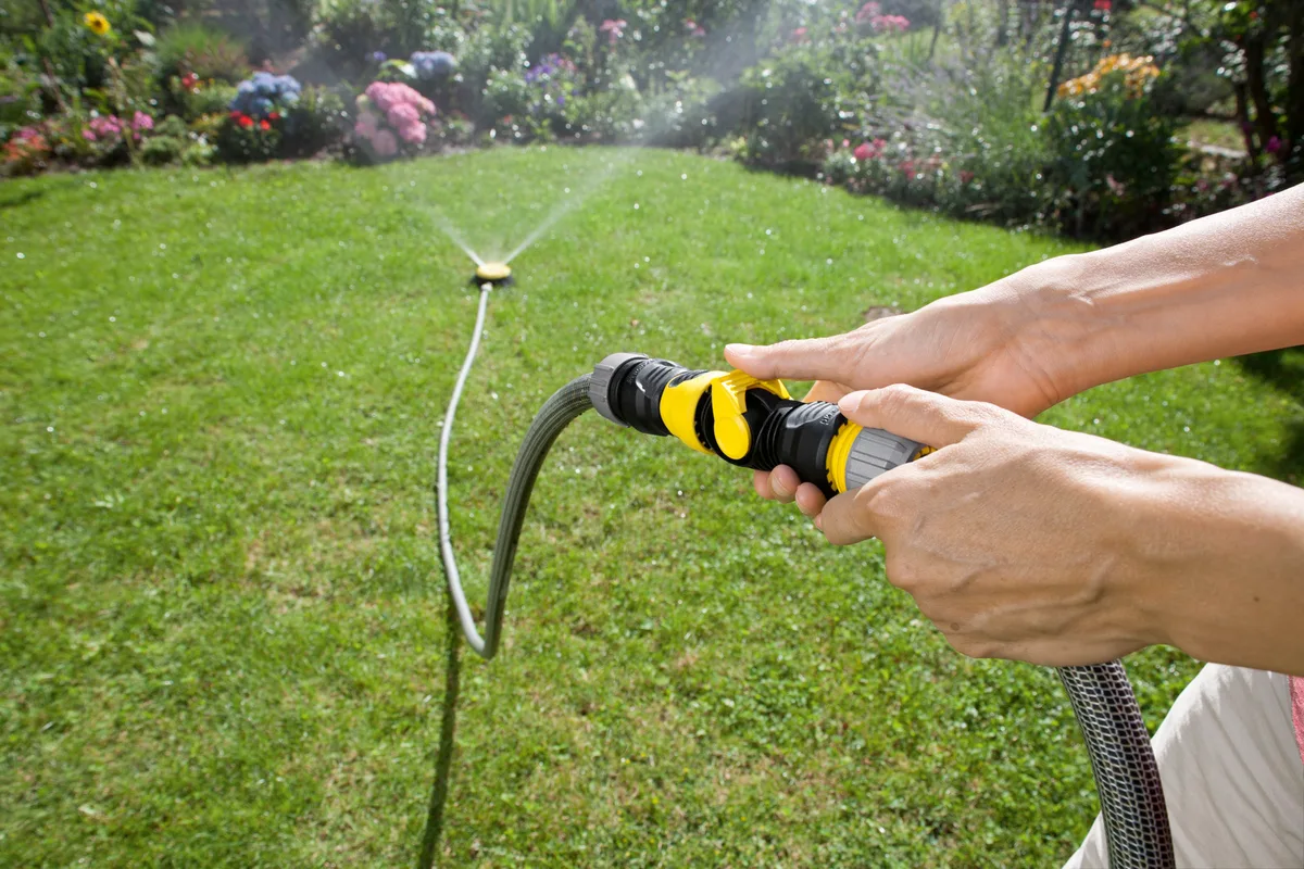Конектор для шланга Karcher з контролем тиску води.