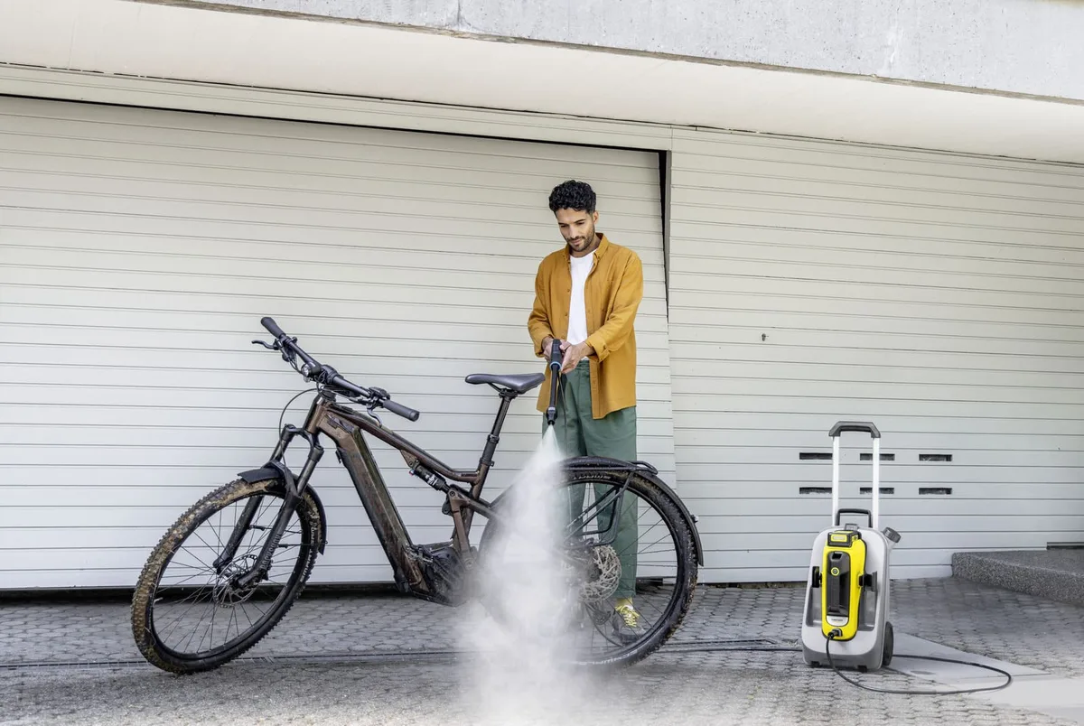 Акумуляторна мінімийка Karcher 18В 24бар 200л/год бак для води 12л