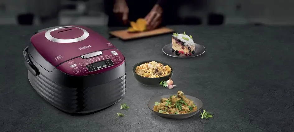 Мультиварка Tefal Spherical, 750Вт, 4л чаша, електронне управління, пластиковий корпус, чорний з бордовими акцентами.