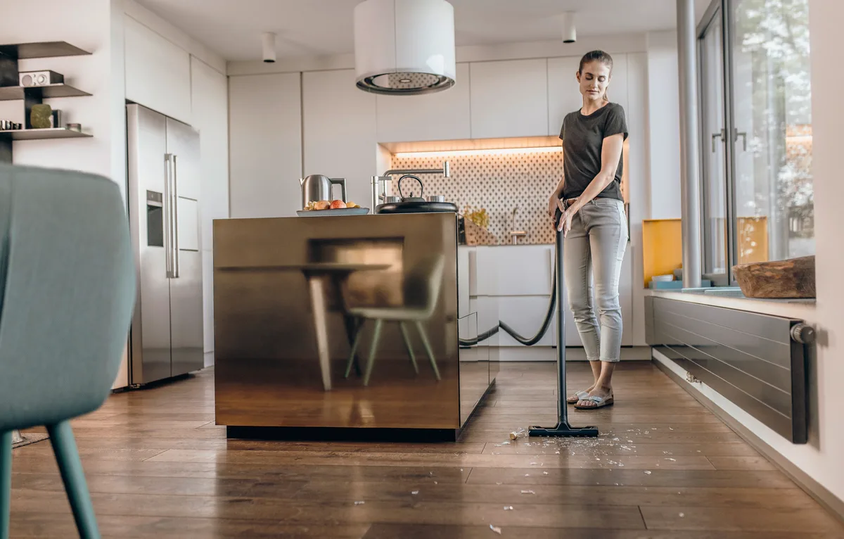 Професійний пилосос Karcher KWD 1 W V-12/2/18 потужністю 1000Вт з контейнером на 12л та вагою 3.58кг.