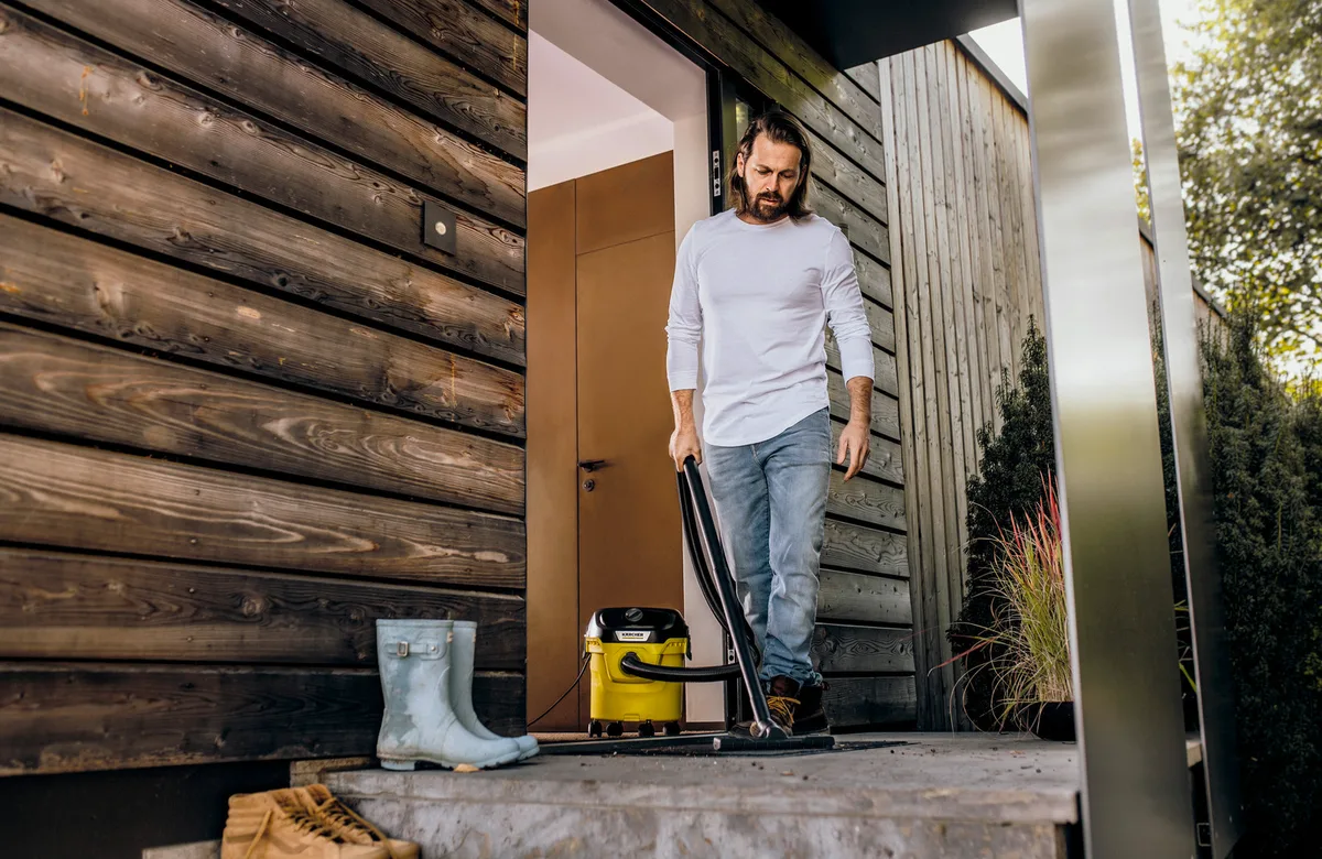 Професійний пилосос Karcher KWD 1 W V-12/2/18 потужністю 1000Вт з контейнером на 12л та вагою 3.58кг.