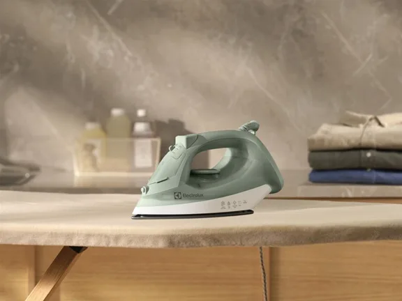 Праска Electrolux з парою 2000 Вт 20 г/хв 80 г/хв синя